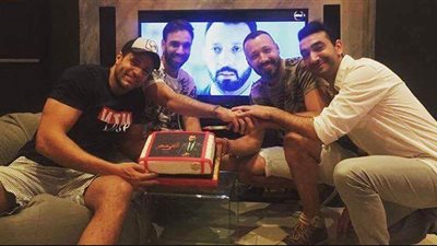 فريق واما يحتفل بنجاح أحمد فهمي في مسلسل «لأعلى سعر»