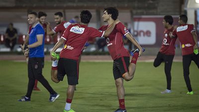 فقرة استشفائية لأساسيي الأهلي وأخرى بدنية للبدلاء