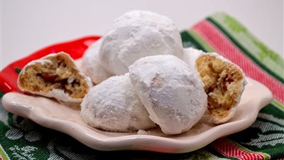 خبيرة تغذية: الكعك والمكسرات بهم سعرات حرارية تعادل وجبة صغيرة