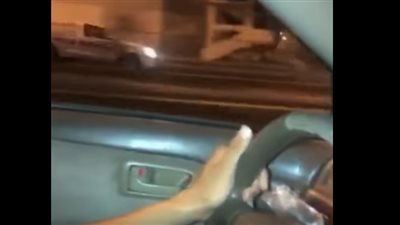 سائق متهور يقود سيارته عكس الاتجاه يتسبب في حادث سير مروع (فيديو)