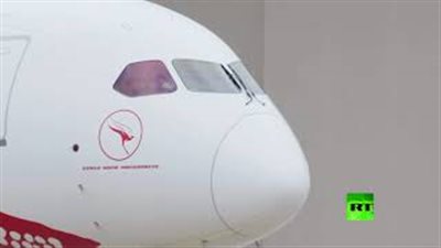 سيارة تسلا إكس الكهربائية تدخل موسوعة جينيس بجر طائرة (فيديو)