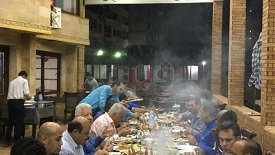 مرتضى منصور يقيم مأدبة عشاء لرئيس سموحة (صور)