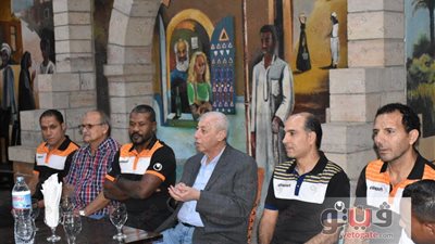 بالفيديو والصور.. تفاصيل لقاء محافظ أسوان بلاعبي النصر للتعدين