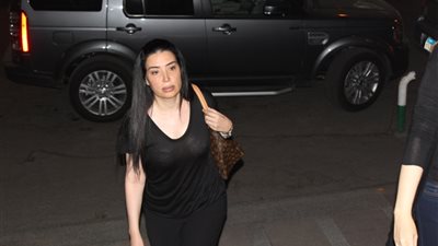 انهيار عبير صبري في عزاء ميرنا المهندس