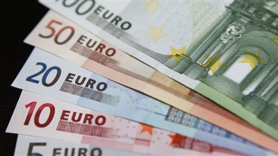 اليورو يتجه للتراجع للأسبوع الخامس وسط مخاوف بشأن إيطاليا