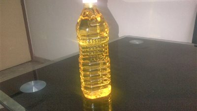 طرح عبوات زيت عباد الشمس في منظومة التموين بـ14 جنيهًا أول يوليو