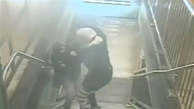 سائحة إسرائيلية تتعرض للضرب والسرقة في نيويورك (فيديو)