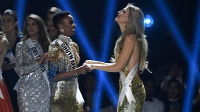 الأفريقية زوزيبيني تونزي تتوج بلقب ملكة جمال الكون (فيديو وصور)