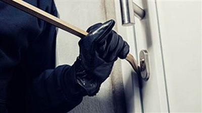 تجديد حبس سيدة استعانت بعشيقها لسرقة منزل شقيقتها بالهرم