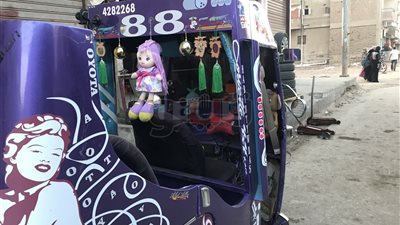 «توك توك» آخر موضة.. لزفاف العروسين بالدقهلية (فيديو)