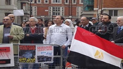 المصريون بالخارج: لماذا لا يطبّق مرسى قرار الغلق على الكباريهات؟!