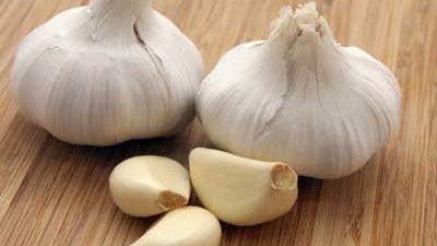«دراسة»: الثوم «علاج طبيعي» لمرضى «سموم الكلى»