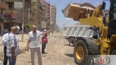 بالصور.. رئيس مدينة المحلة يتابع حملة التنظيف المشتركة