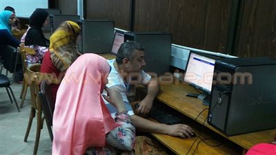 بالصور.. إقبال كثيف لطلاب المرحلة الثانية في آخر يوم للتنسيق
