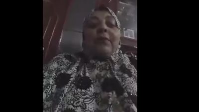 بالفيديو.. امرأة تشكو ابنتها عبر فيس بوك