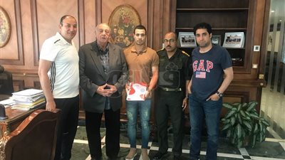 أحمد سامي يوقع موسمين لطلائع الجيش (صور)