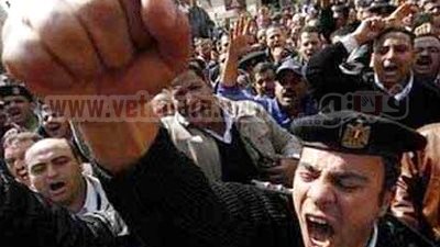 أمناء الشرطة يقطعون الطريق بالعريش