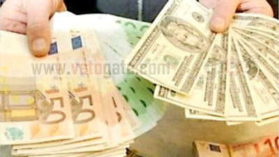 5 قروش انخفاضًا لليورو واستقرار الدولار