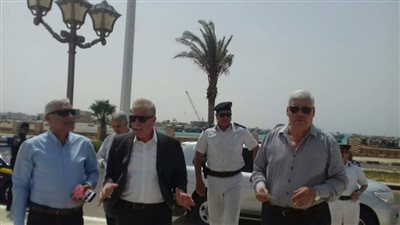 محافظ سيناء يتفقد توسعات طريق الكورنيش وشاطئ الطور العام (صور)