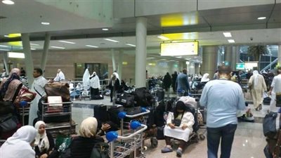 عزل 9 معتمرين بسبب حمى «الدنج» وفيروس كورونا ووفاة اثنين آخرين