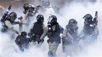 فشل مسيرة سلمية في هونج كونج بعد حرق محكمة