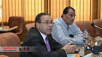 محافظ الإسماعيلية يطالب بتفعيل وسائل القضاء على البطالة