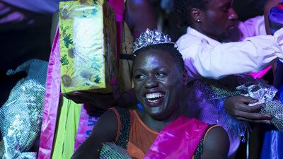 بالصور.. «الشواذ» يقيمون حفل ملك وملكة جمال الكبرياء سرا في أوغندا