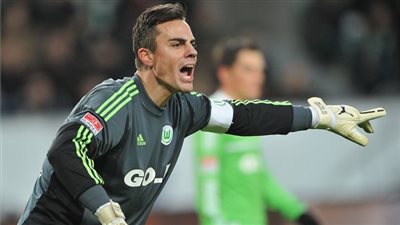 «بيناجليو» حارس منتخب سويسرا يعتزل دوليًا