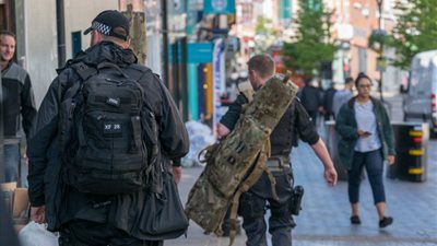 القناصة البريطانية تؤمن حفل زفاف الأمير هاري (صور)