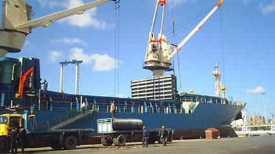 تداول 13 سفينة في ميناء دمياط