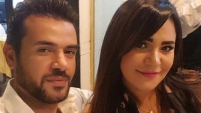 سامو زين يغازل زوجته: «أبدأ عيدي بيكي حبيبتي»