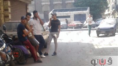 بالصور.. طلاب لجنة خليل أغا يتناولون الشيبسي والعصير قبل الامتحان