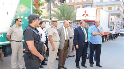 محافظ دمياط يتابع نقل أوراق امتحان الإحصاء للجان الثانوية العامة