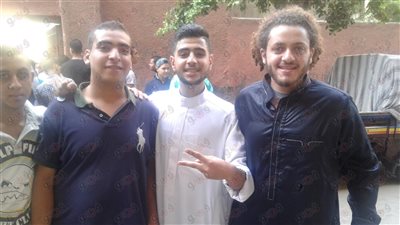 طلاب خليل أغا يحتفلون بانتهاء الامتحانات بـ«الجلباب»