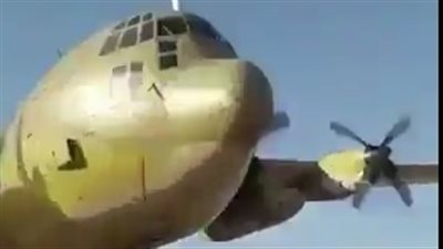 طيار سعودي ينفذ مناورة خطيرة بطائرة عسكرية في اليمن (فيديو)