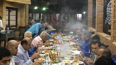 مرتضى منصور لفرج عامر: «كنت فاكرني عامل مائدة رحمن للغلابة»