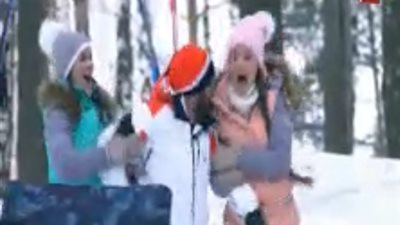 نجم مسرح مصر يتعدى بالضرب على روسيات (فيديو)