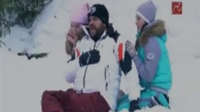 نجم مسرح مصر يتعرض للإغماء على الهواء (فيديو)