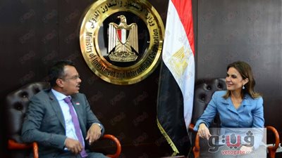 سحر نصر تبحث مع سفير سنغافورة زيادة استثمارات بلاده في مصر