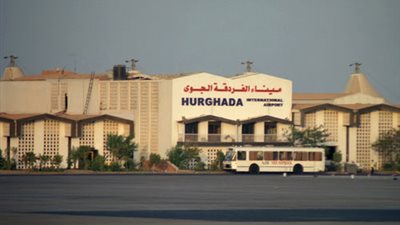 6950 سائحًا يصلون مطار الغردقة على متن 52 طائرة