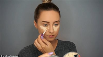 بالفيديو والصور.. «جيمسو» أحدث وسائل تثبيت المكياج على الطريقة الكورية