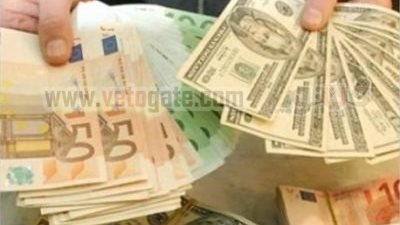 الدولار يرتفع قرشا مع استقرار اليورو