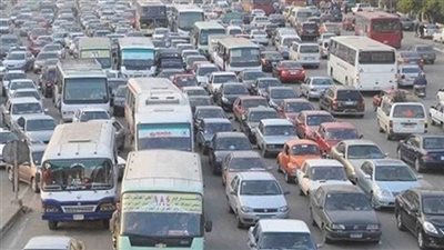 كثافات مرورية متحركة في أول أيام العمل برمضان في القاهرة والجيزة