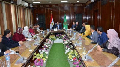 أيمن مختار يجتمع مع 18 معاون محافظ بالدقهلية