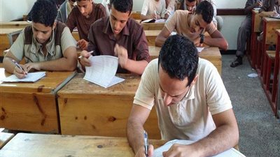 طلاب الدبلومات الفنية يؤدون امتحان اللغة الإنجليزية.. اليوم