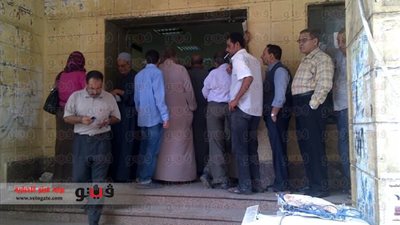 بالصور.. ازدحام أصحاب المعاشات بالبحيرة على مكاتب البريد لصرف الفيزا