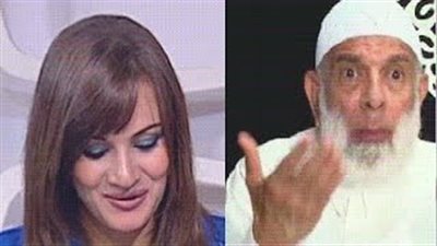 بالفيديو.. مذيعة ماسبيرو تدخل في نوبة ضحك بسبب «طشت أم وجدي غنيم»