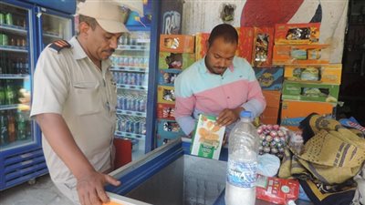 غلق 32 محلا تجاريا بدمياط في حملة لمراقبة الأغذية