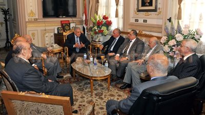 تفاصيل زيارة «محلب» لدار القضاء العالي.. رئيس الوزراء يهنئ المجلس الجديد.. يؤكد: «احترامي لكم بلا حدود ونثق في إشرافكم على الانتخابات البرلمانية».. ورئيس «النقض»: نقدر جه