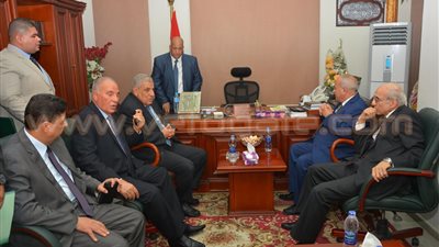 «محلب» يؤكد لرئيس هيئة النيابة الإدارية على دورهم في مكافحة الفساد